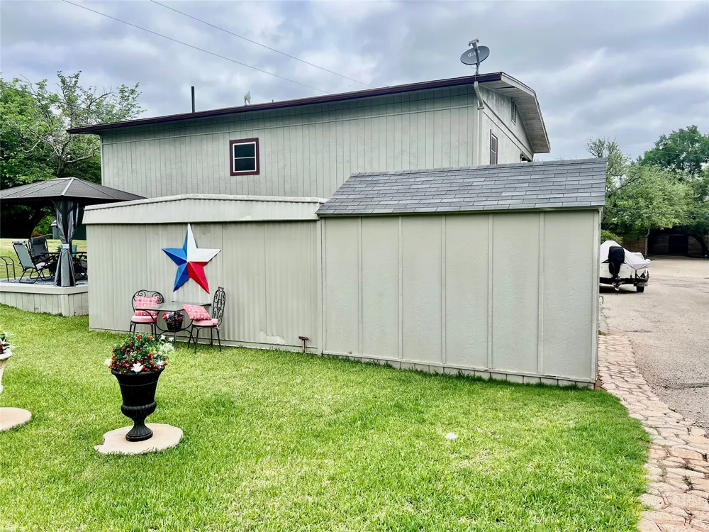 309 Broken Arrow Comanche, TX 76442