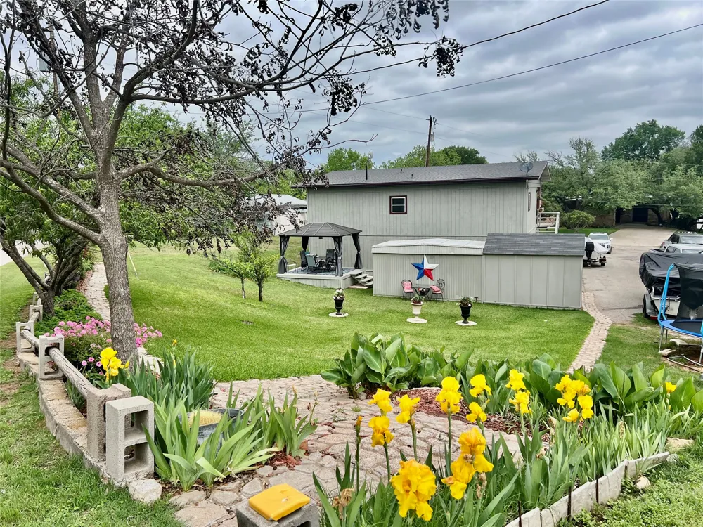 309 Broken Arrow Comanche, TX 76442