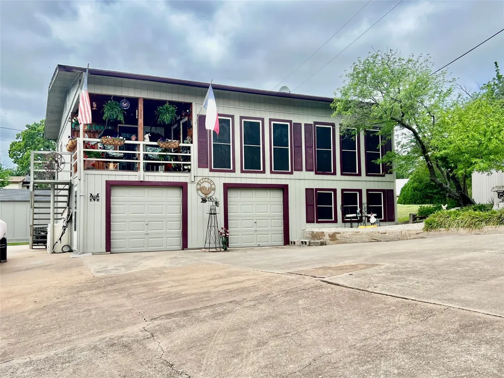 309 Broken Arrow Comanche, TX 76442