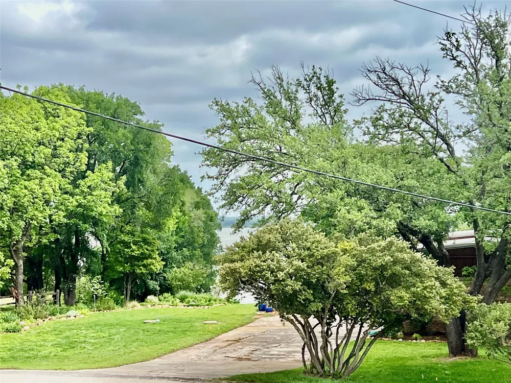 309 Broken Arrow Comanche, TX 76442