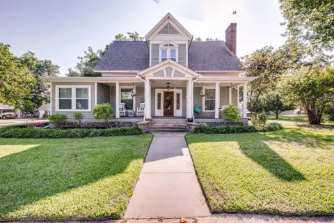 310 E Tarrant Street