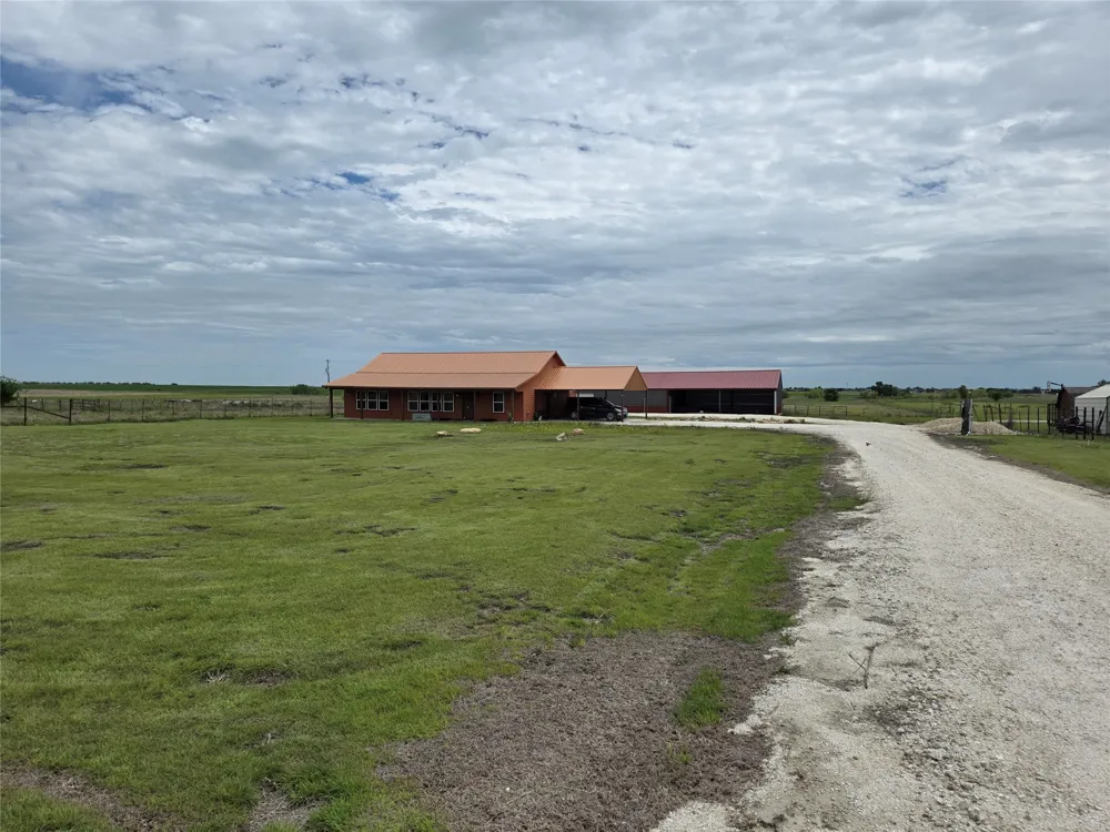 5500 County Road 302 Grandview, TX 76050