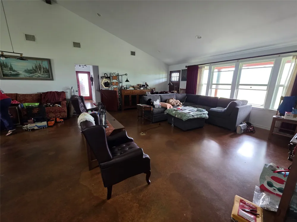 5500 County Road 302 Grandview, TX 76050