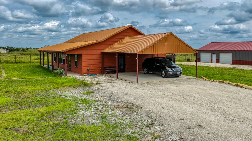 5500 County Road 302 Grandview, TX 76050