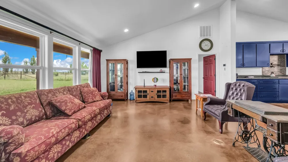 5500 County Road 302 Grandview, TX 76050