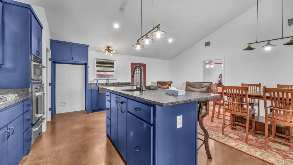 5500 County Road 302 Grandview, TX 76050