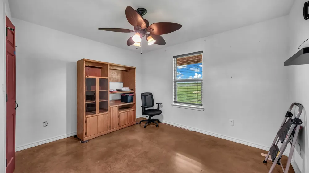5500 County Road 302 Grandview, TX 76050