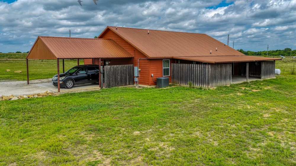 5500 County Road 302 Grandview, TX 76050