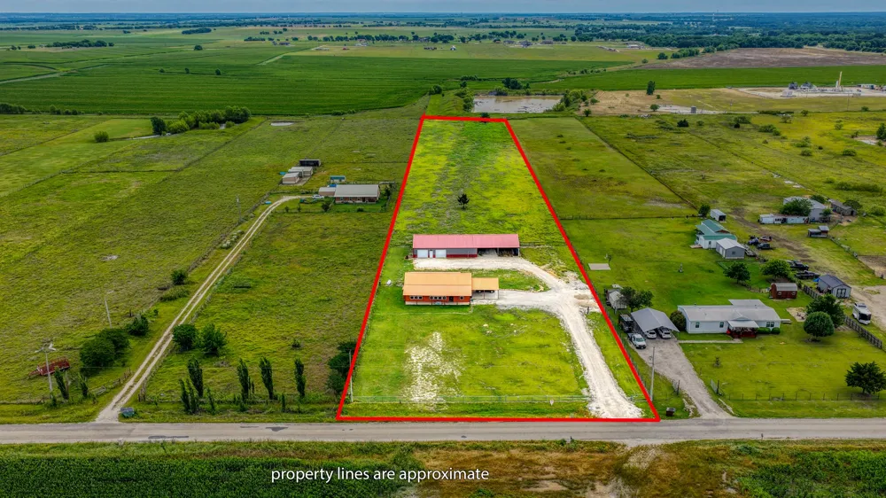 5500 County Road 302 Grandview, TX 76050