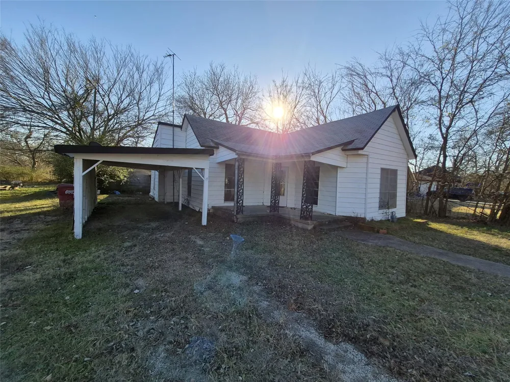 307 W Spruce Street Whitewright, TX 75491