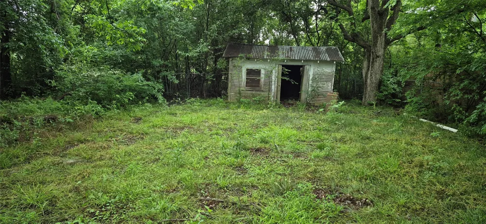 307 W Spruce Street Whitewright, TX 75491