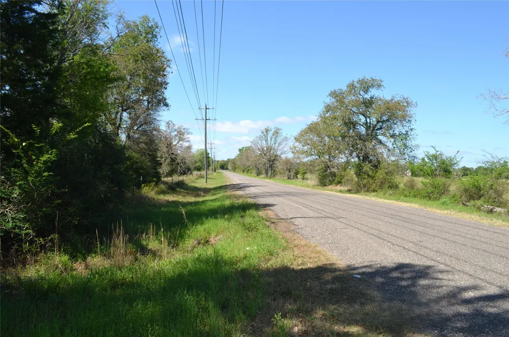 977 E Leona, TX 75850