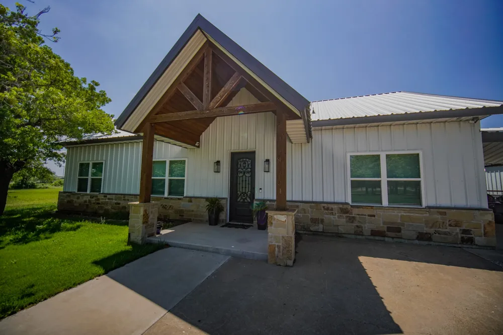 1201 Synterra Estates Loop Jacksboro, TX 76458