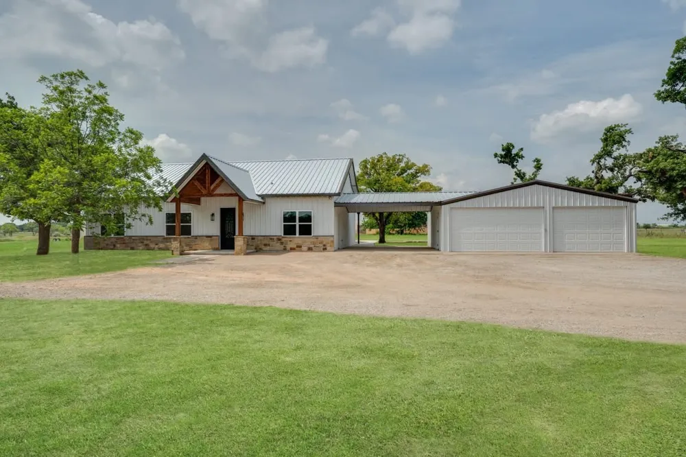 1201 Synterra Estates Loop Jacksboro, TX 76458