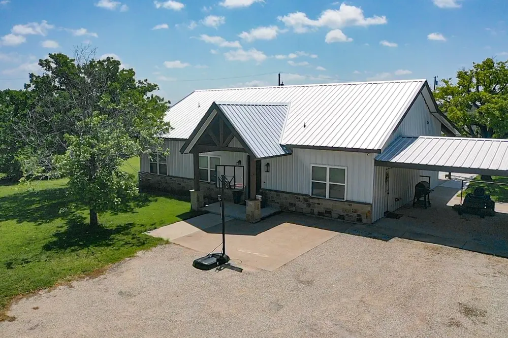 1201 Synterra Estates Loop Jacksboro, TX 76458
