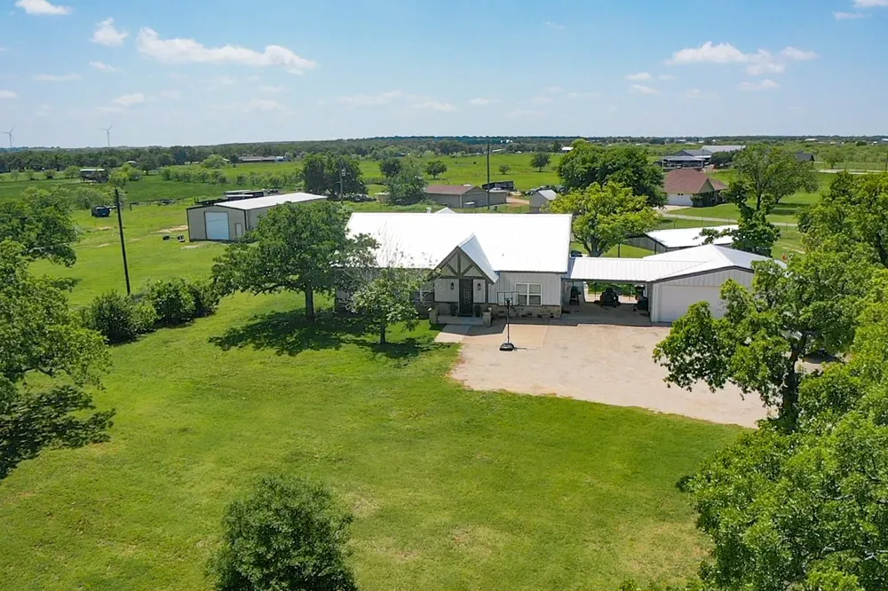 1201 Synterra Estates Loop Jacksboro, TX 76458