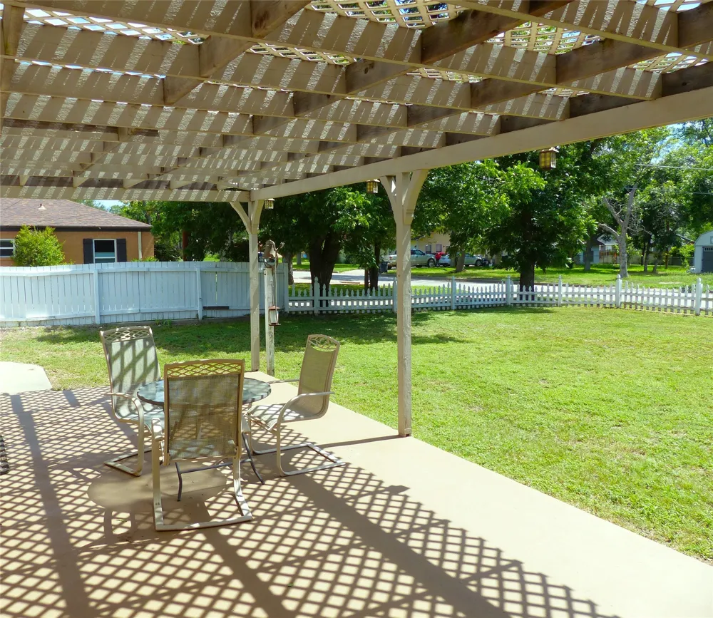 1408 S China Brady, TX 76825