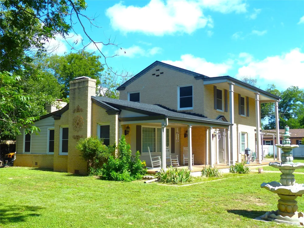 1408 S China Brady, TX 76825