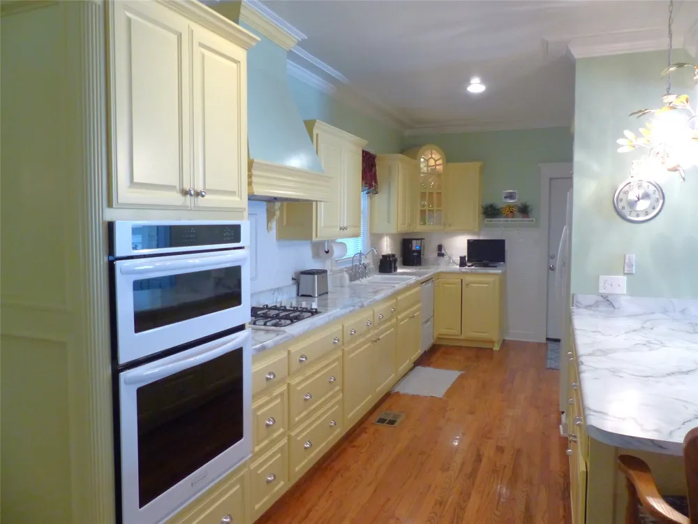 1408 S China Brady, TX 76825
