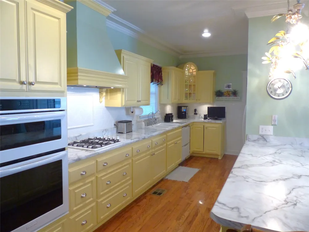1408 S China Brady, TX 76825
