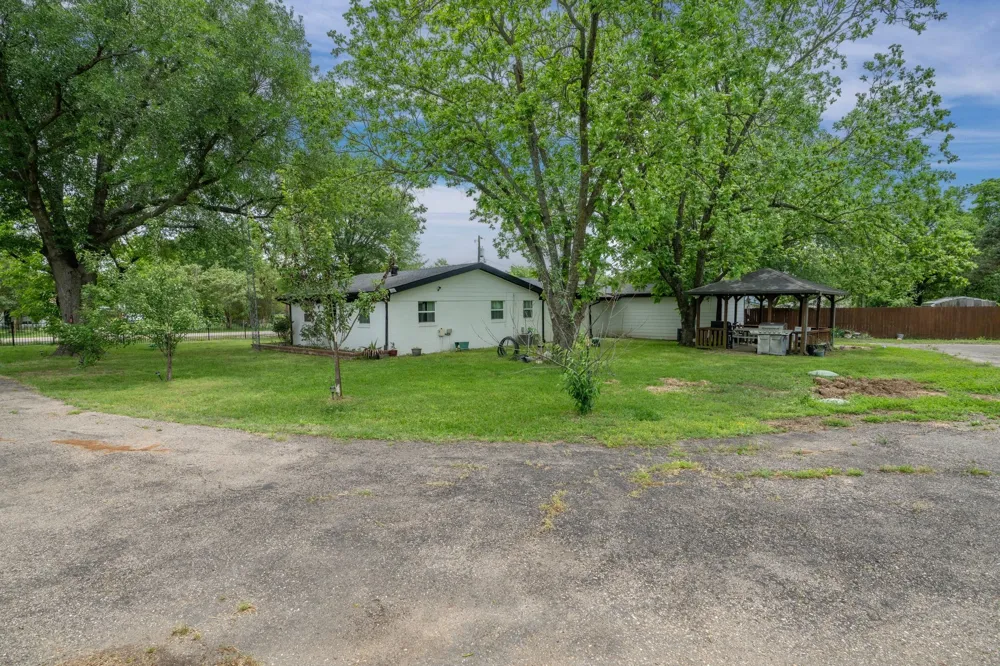965 Farm Road 900 Saltillo, TX 75478
