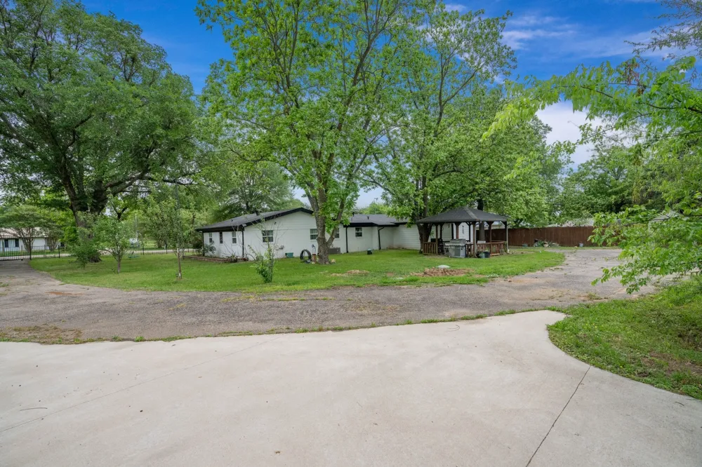 965 Farm Road 900 Saltillo, TX 75478
