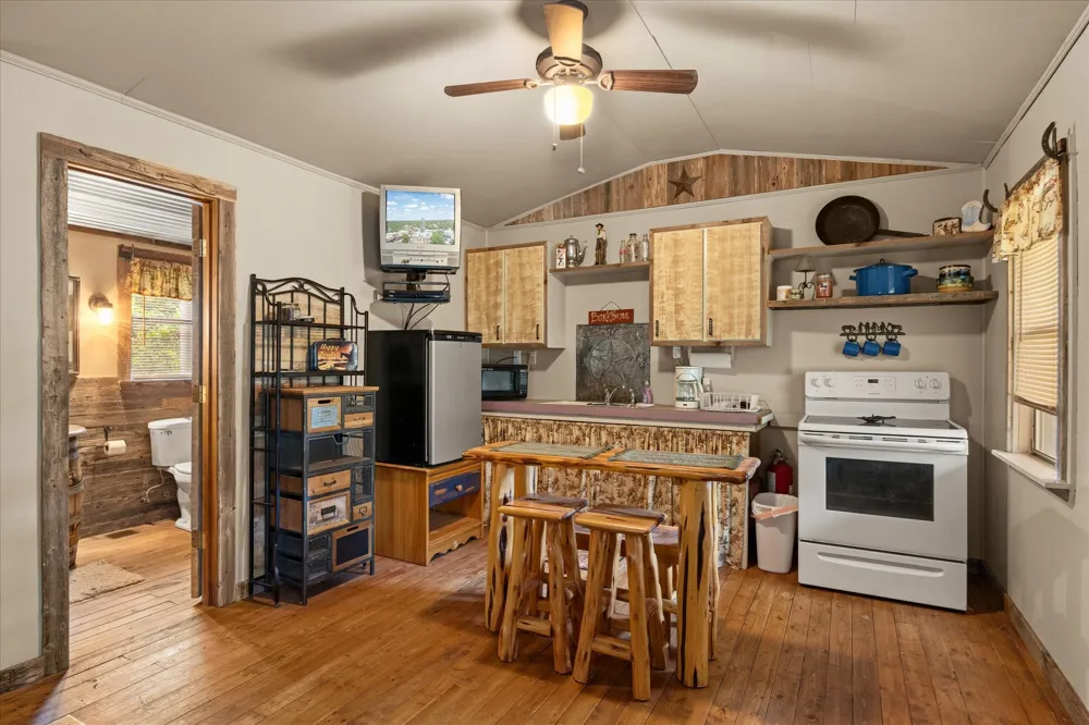 31577 US Highway 281 Lipan, TX 76462