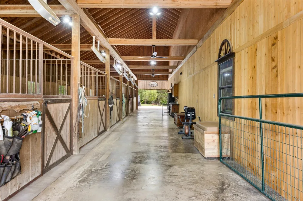 31577 US Highway 281 Lipan, TX 76462