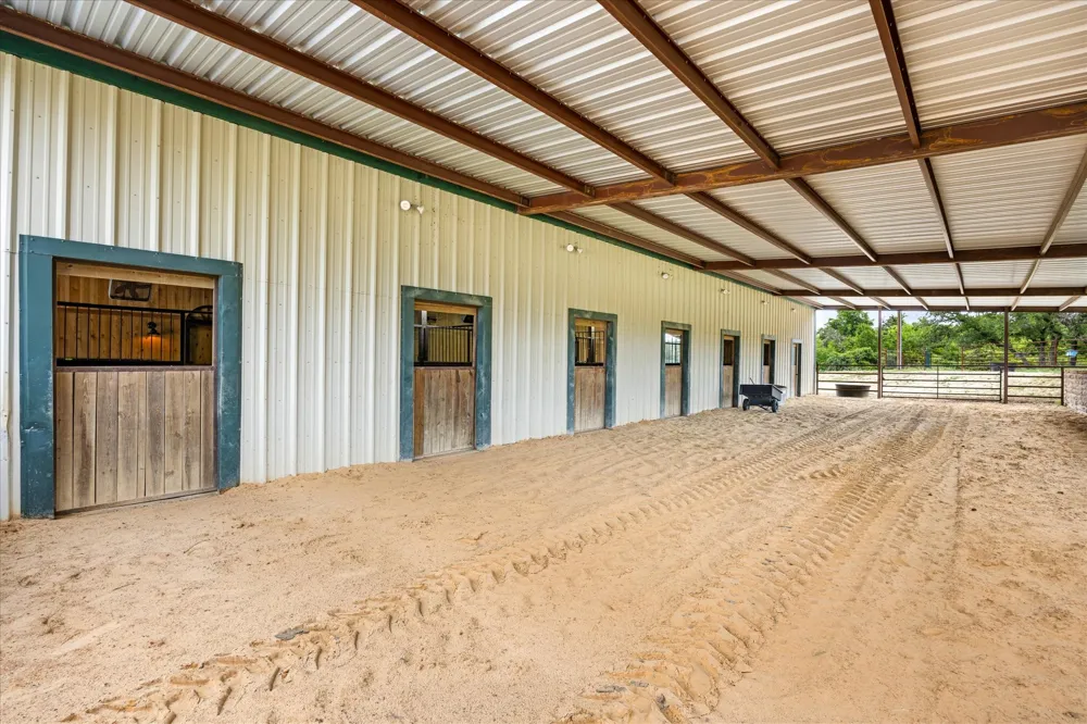 31577 US Highway 281 Lipan, TX 76462