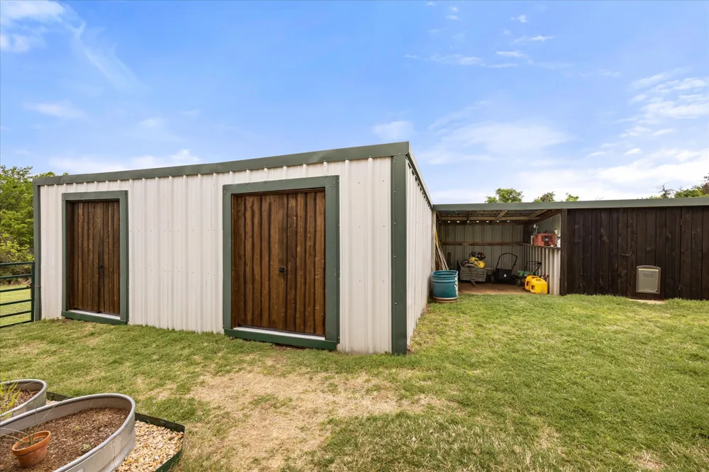 31577 US Highway 281 Lipan, TX 76462