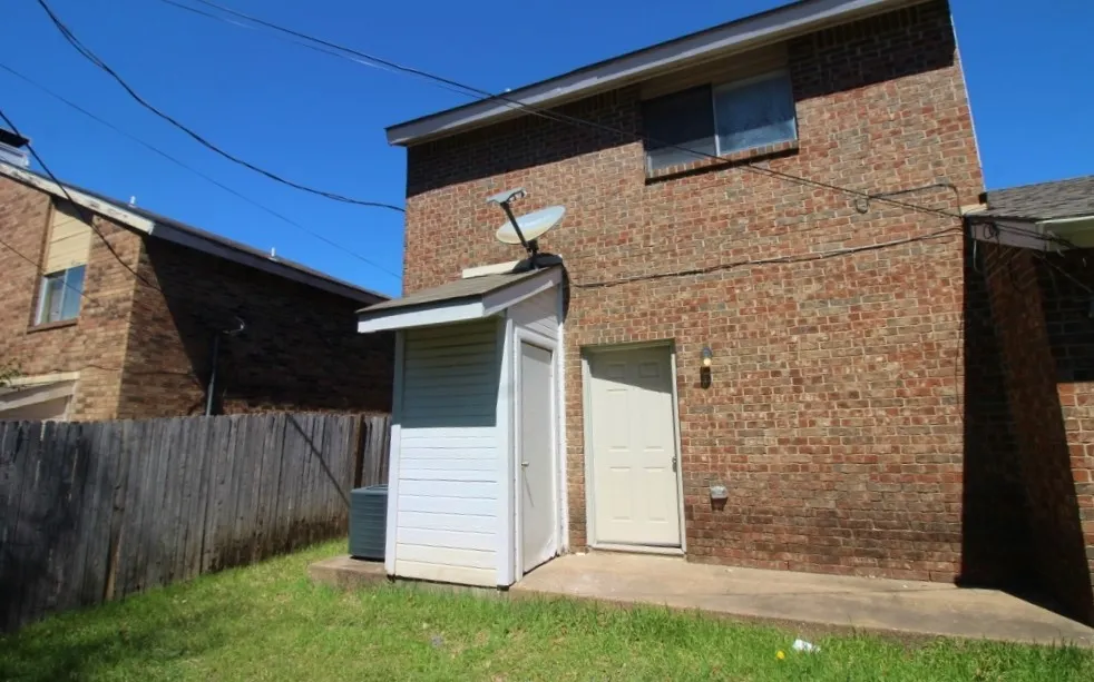 122 Country Bend Drive Duncanville, TX 75137