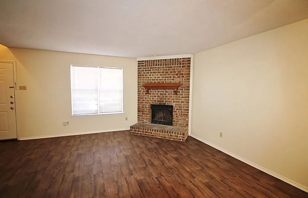 122 Country Bend Drive Duncanville, TX 75137