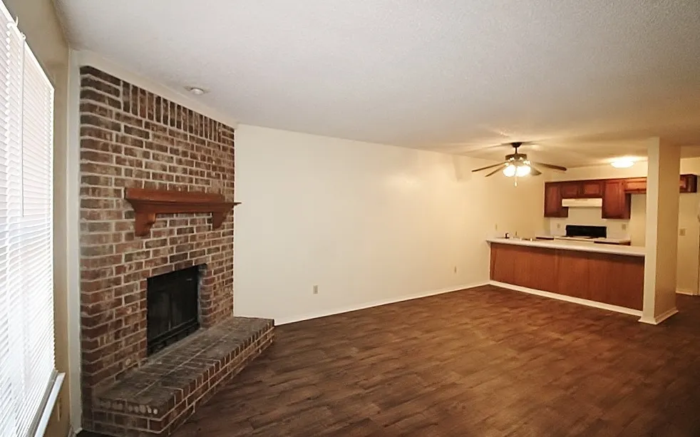122 Country Bend Drive Duncanville, TX 75137