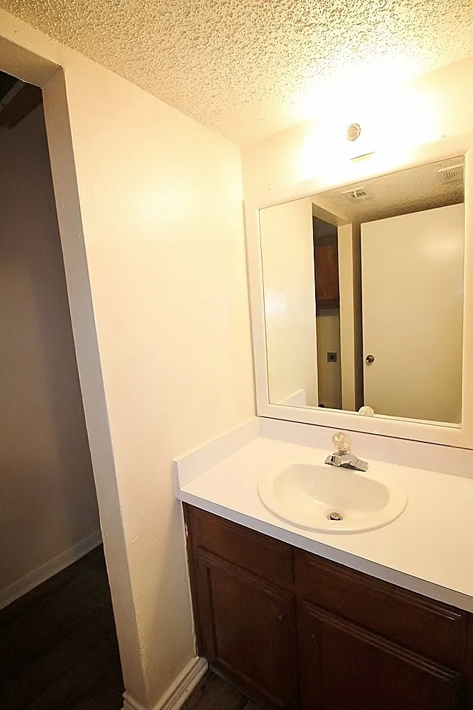 122 Country Bend Drive Duncanville, TX 75137