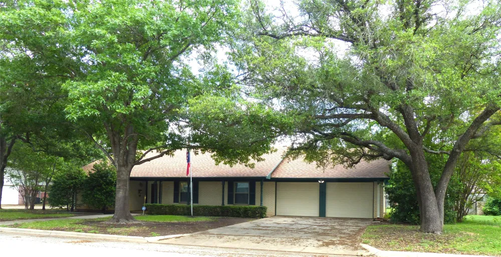 2105 Stanton Brady, TX 76825