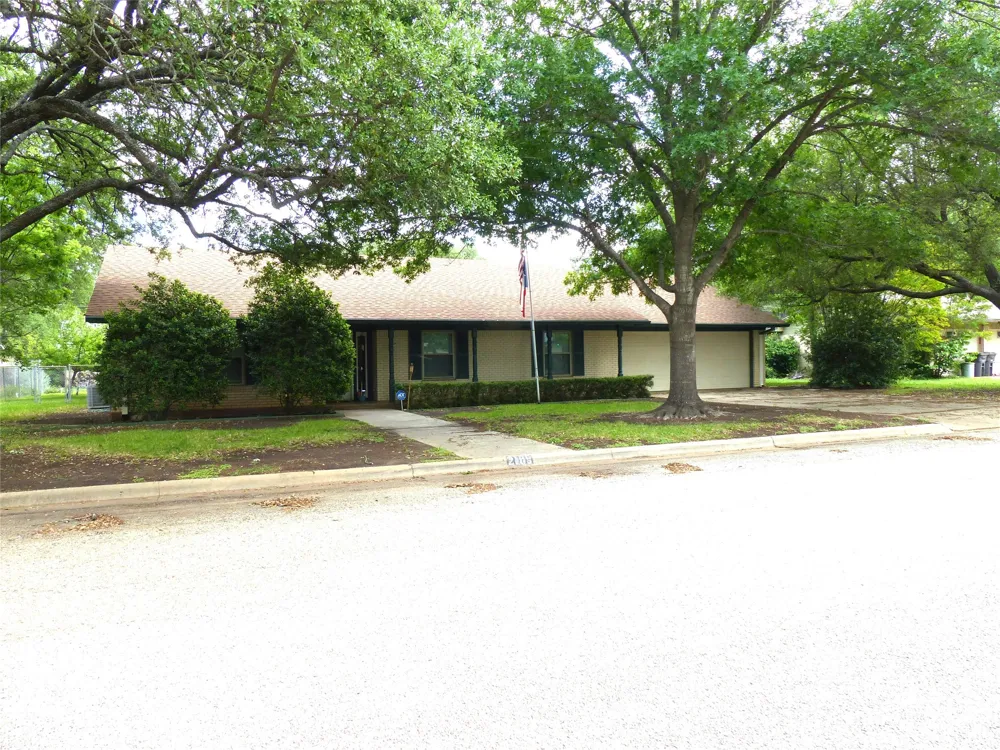 2105 Stanton Brady, TX 76825