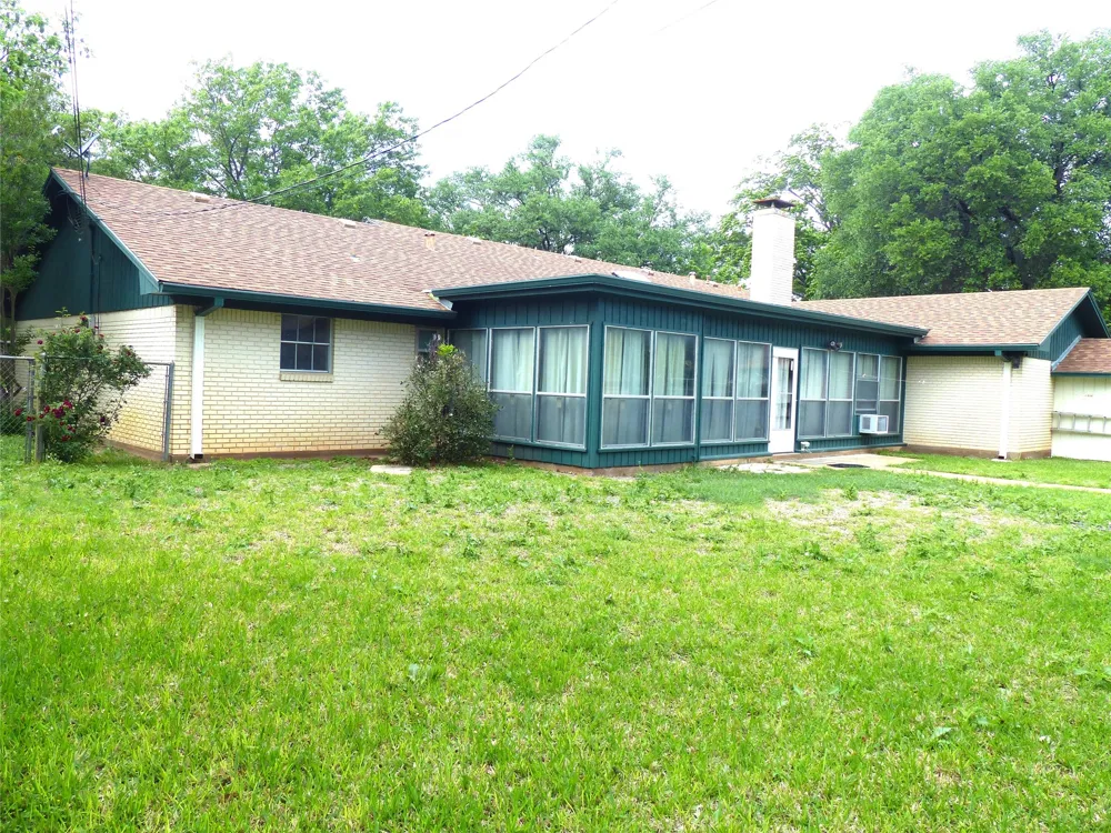 2105 Stanton Brady, TX 76825