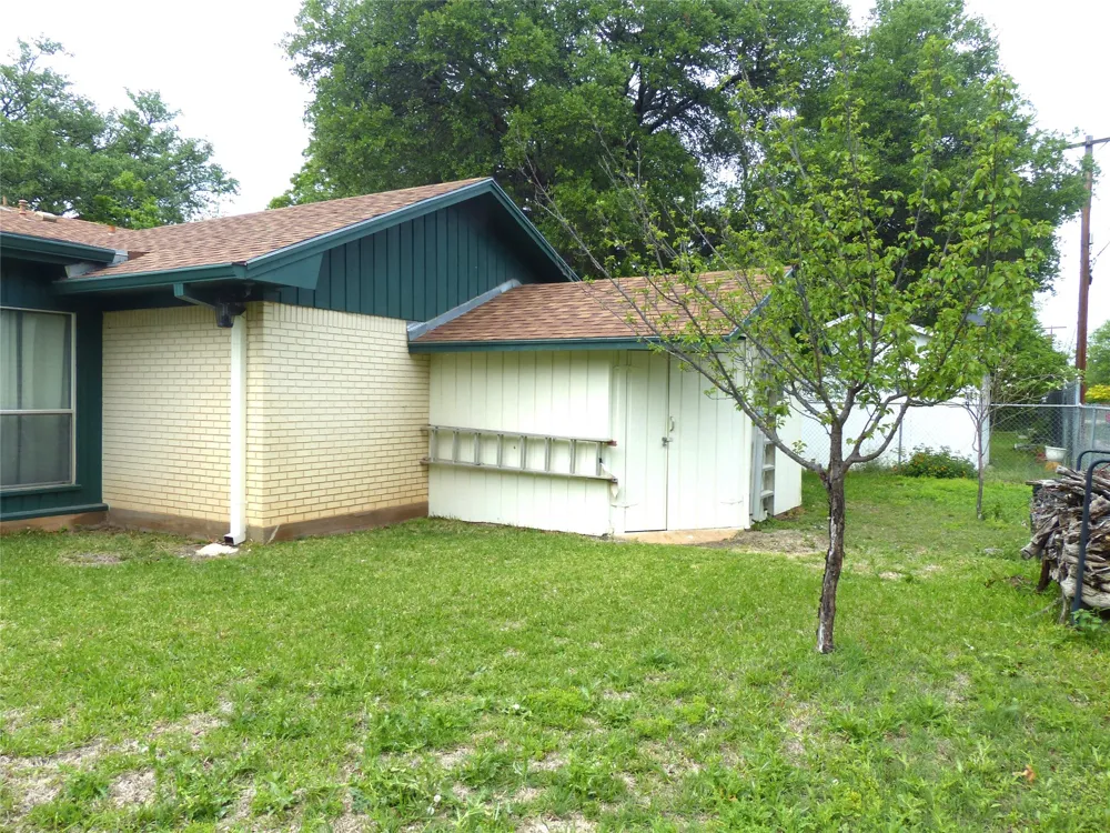 2105 Stanton Brady, TX 76825