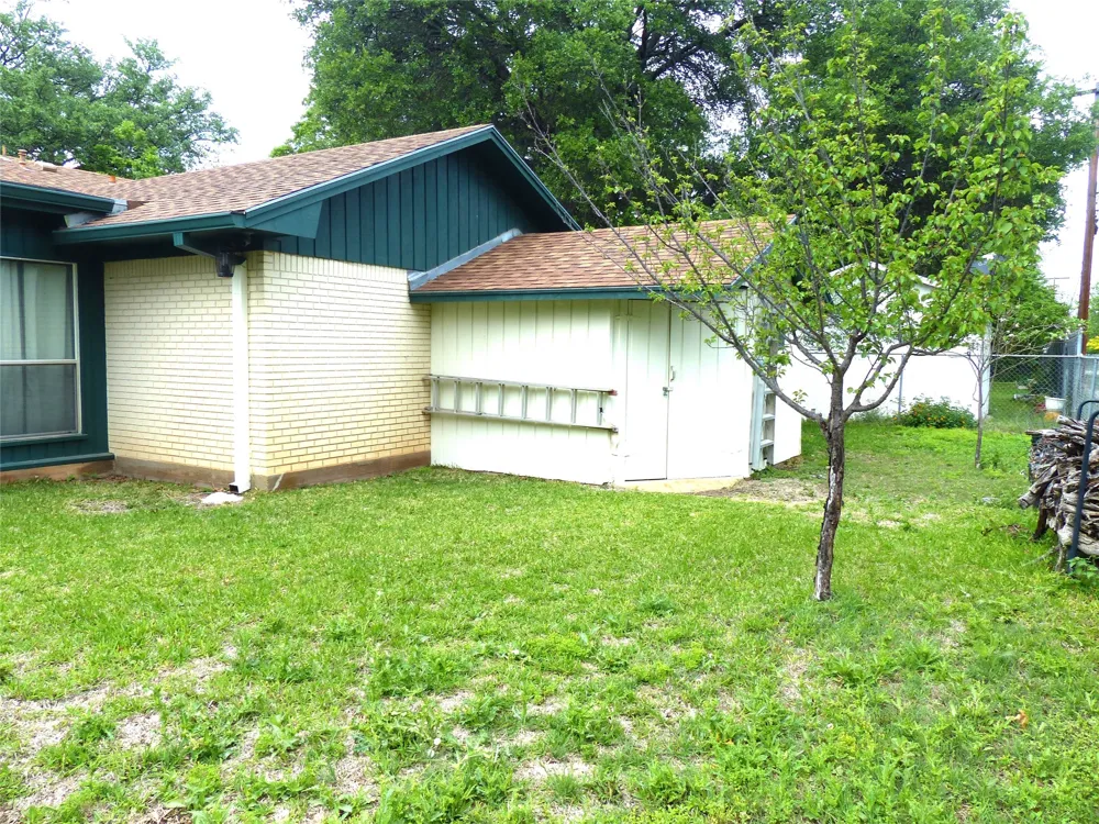 2105 Stanton Brady, TX 76825