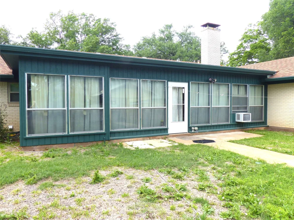 2105 Stanton Brady, TX 76825