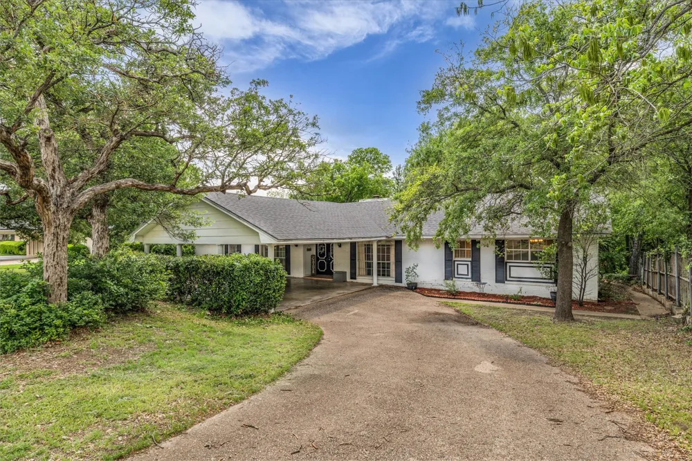 1208 Knotty Oaks Drive Woodway, TX 76712