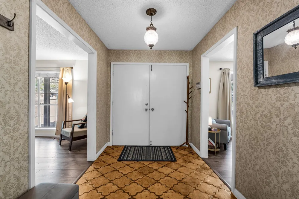 1208 Knotty Oaks Drive Woodway, TX 76712