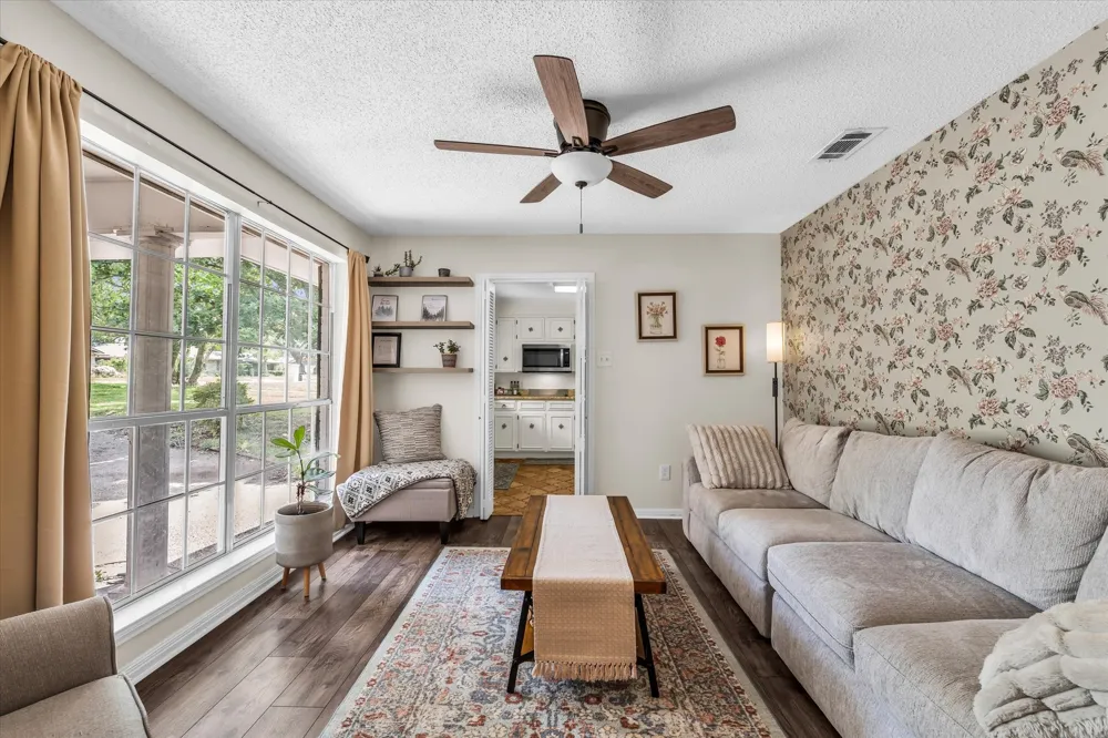 1208 Knotty Oaks Drive Woodway, TX 76712