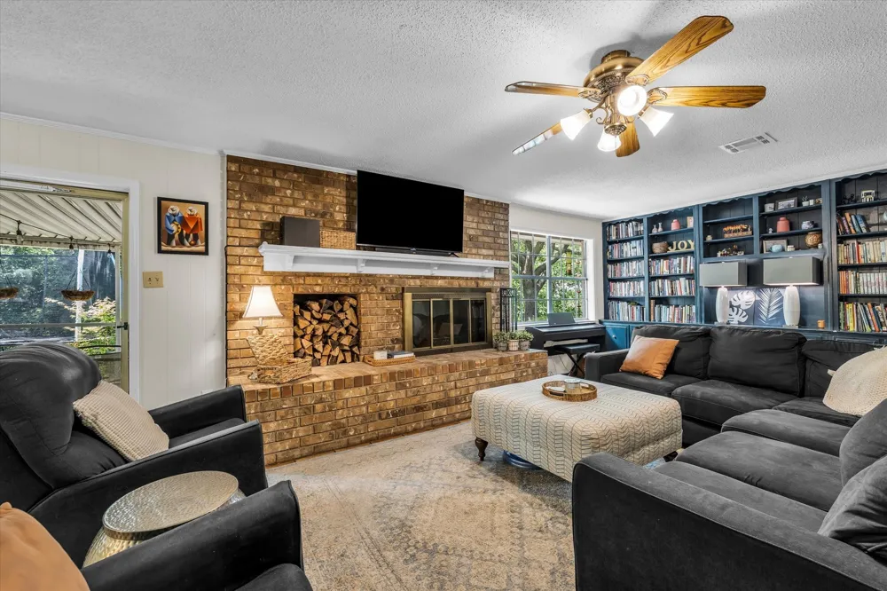 1208 Knotty Oaks Drive Woodway, TX 76712
