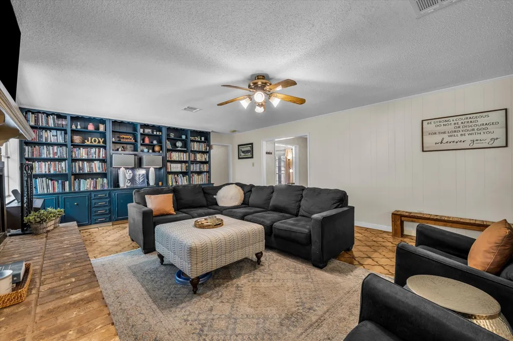 1208 Knotty Oaks Drive Woodway, TX 76712