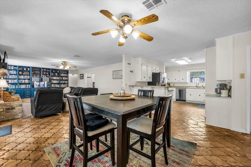 1208 Knotty Oaks Drive Woodway, TX 76712