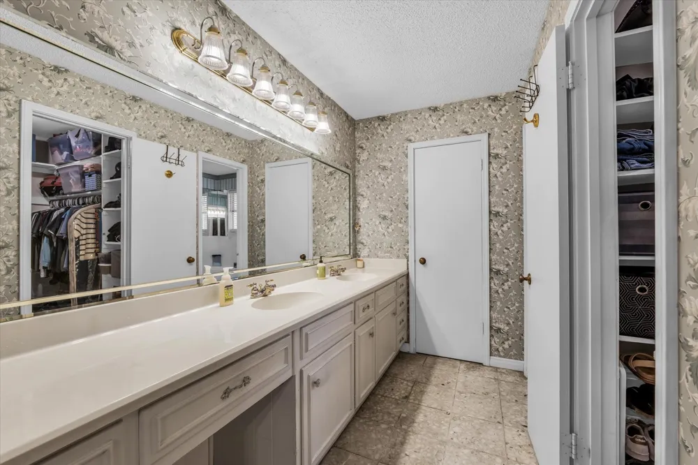 1208 Knotty Oaks Drive Woodway, TX 76712