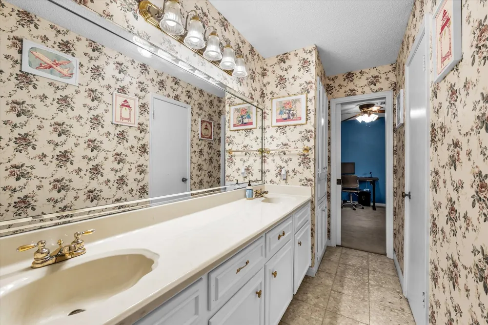 1208 Knotty Oaks Drive Woodway, TX 76712