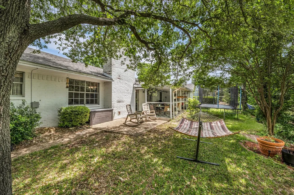 1208 Knotty Oaks Drive Woodway, TX 76712