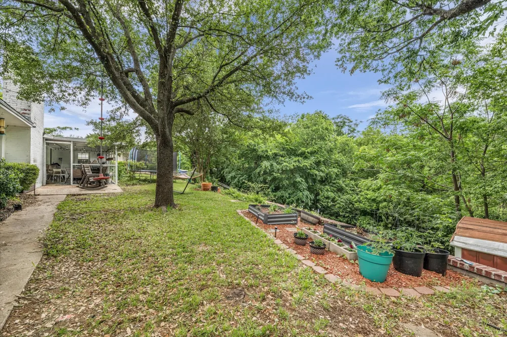 1208 Knotty Oaks Drive Woodway, TX 76712